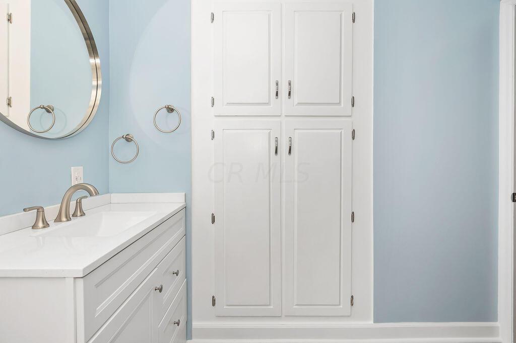 918 Farnham Road Columbus, OH 43220 - Photo 40 of 77 Bathroom
