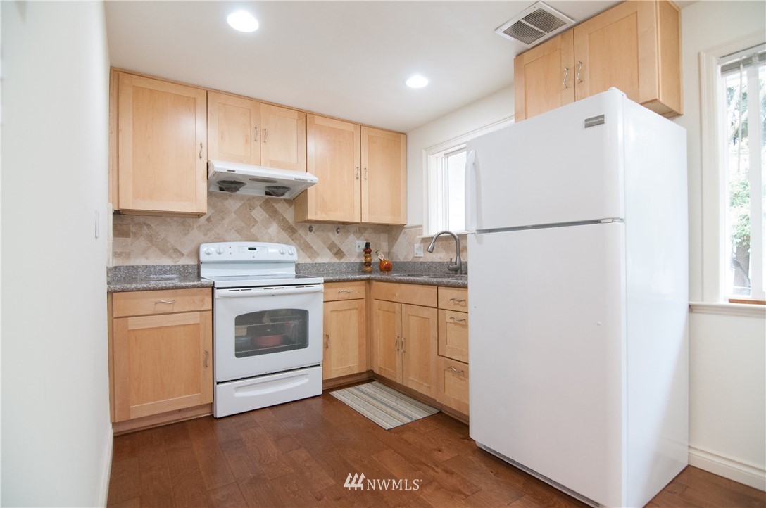 3404 Northeast 6th Street Renton, WA 98056 - Photo 8 of 15