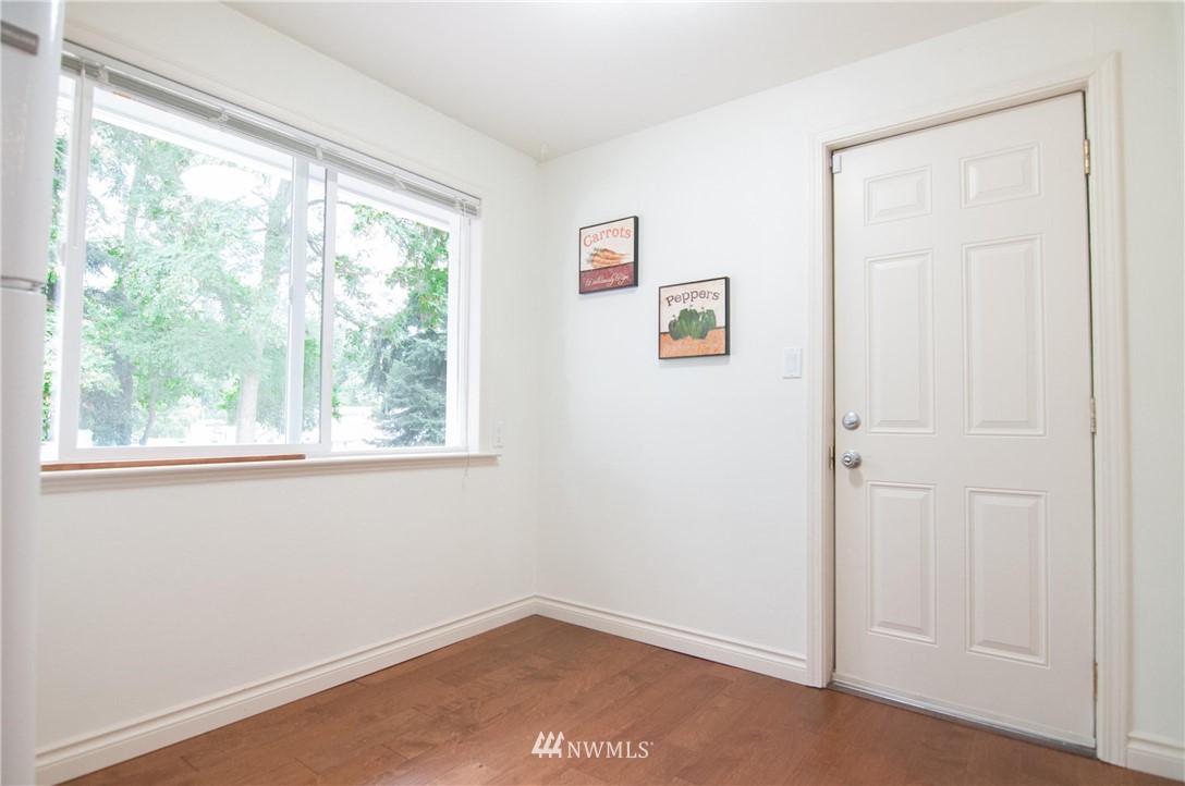 3404 Northeast 6th Street Renton, WA 98056 - Photo 9 of 15