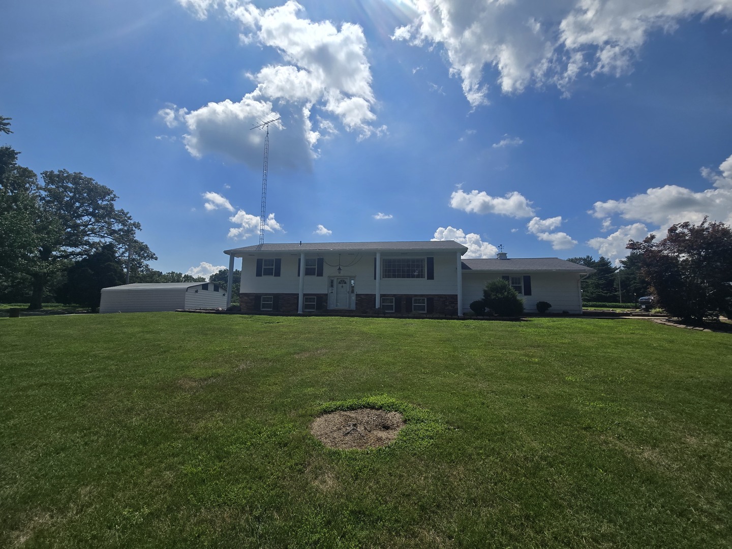 11957 East Harrison Road Mount Vernon, IL 62864 - Photo 1 of 63