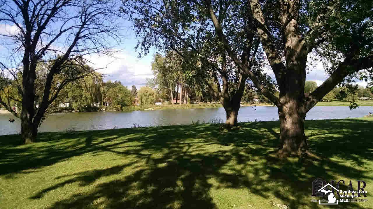 1850 Riviera Drive Monroe, MI 48161 - Photo 14 of 17 21300815-13.JPG