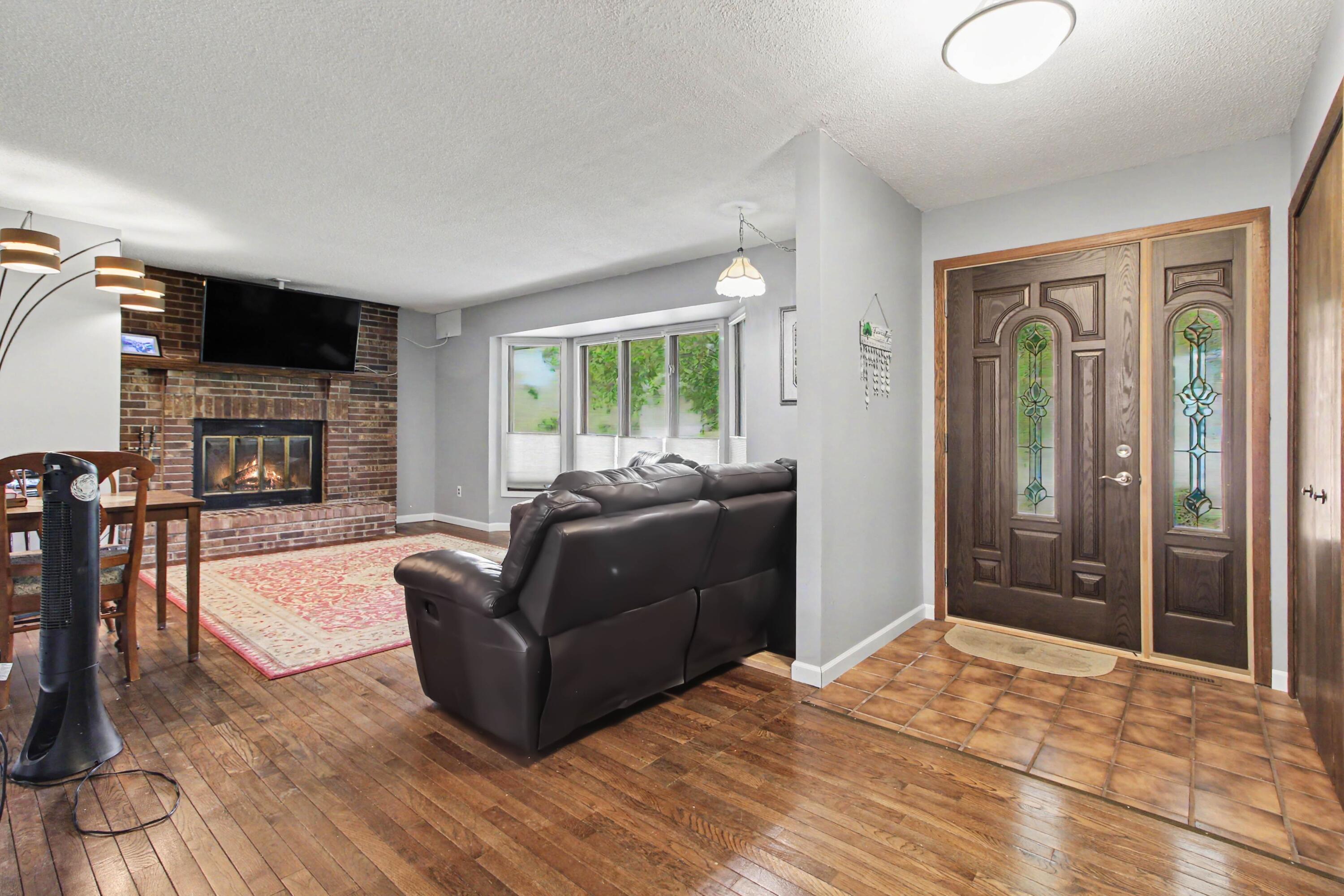 41141 Savage Road Belleville, MI 48111 - Photo 7 of 26 005_file_8237