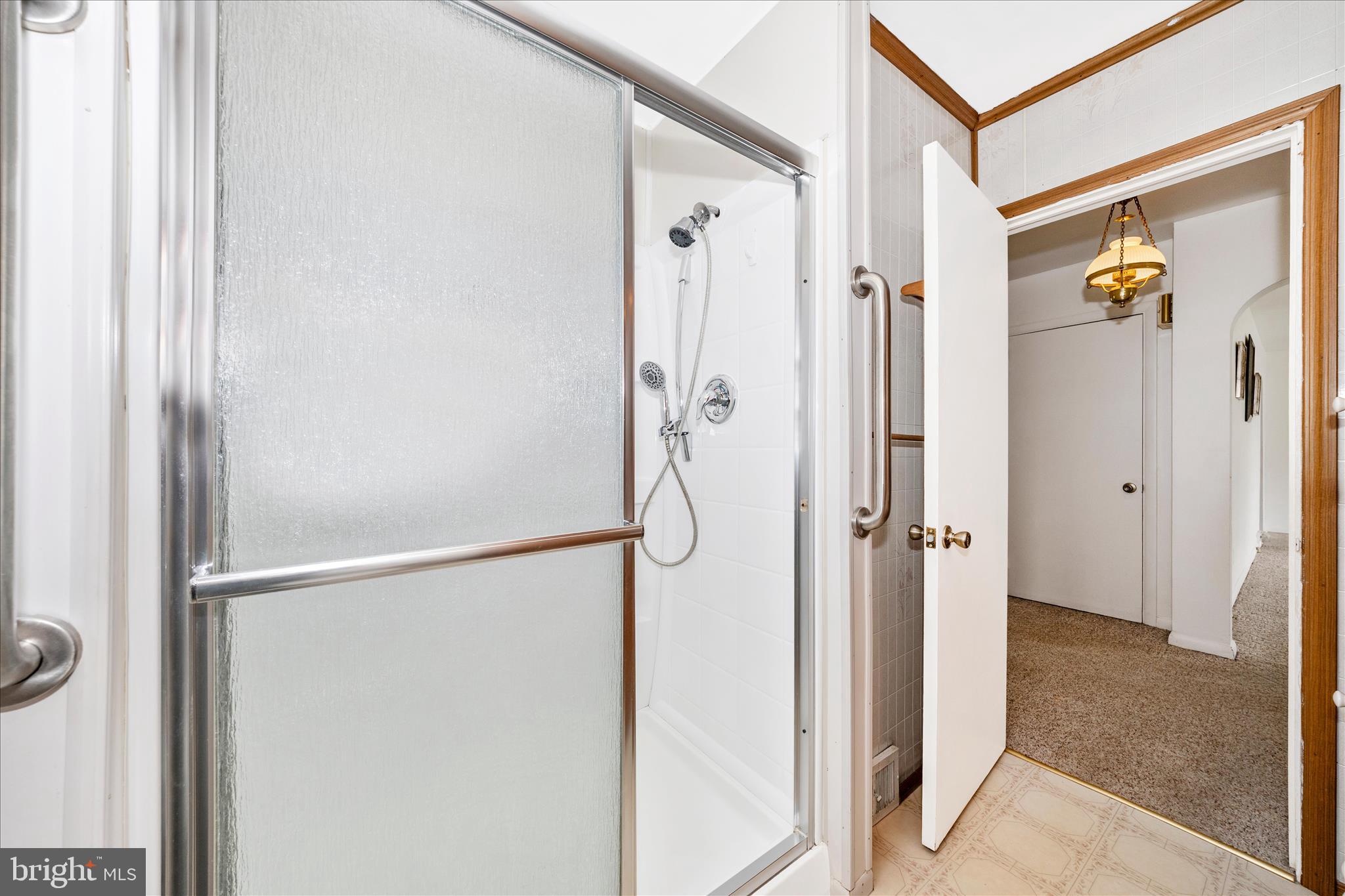 17534 Lincolnshire Road Hagerstown, MD 21740 - Photo 28 of 50 Hall Bathroom