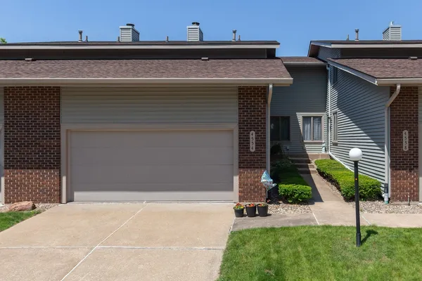 $264,900 | 4554 Bunker Hill Drive, Bettendorf, IA 52722