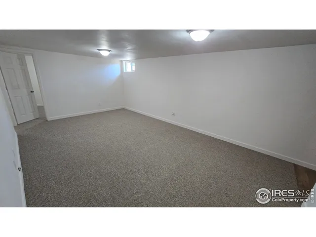 a black and white photo of a room