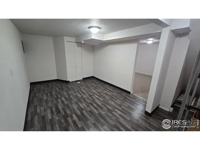 a black and white photo of a backyard