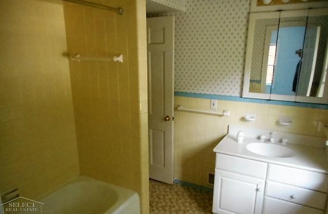 1840 Broadstone Road Grosse Pointe, MI 48236 - Photo 26 of 30 31301186-25.JPG