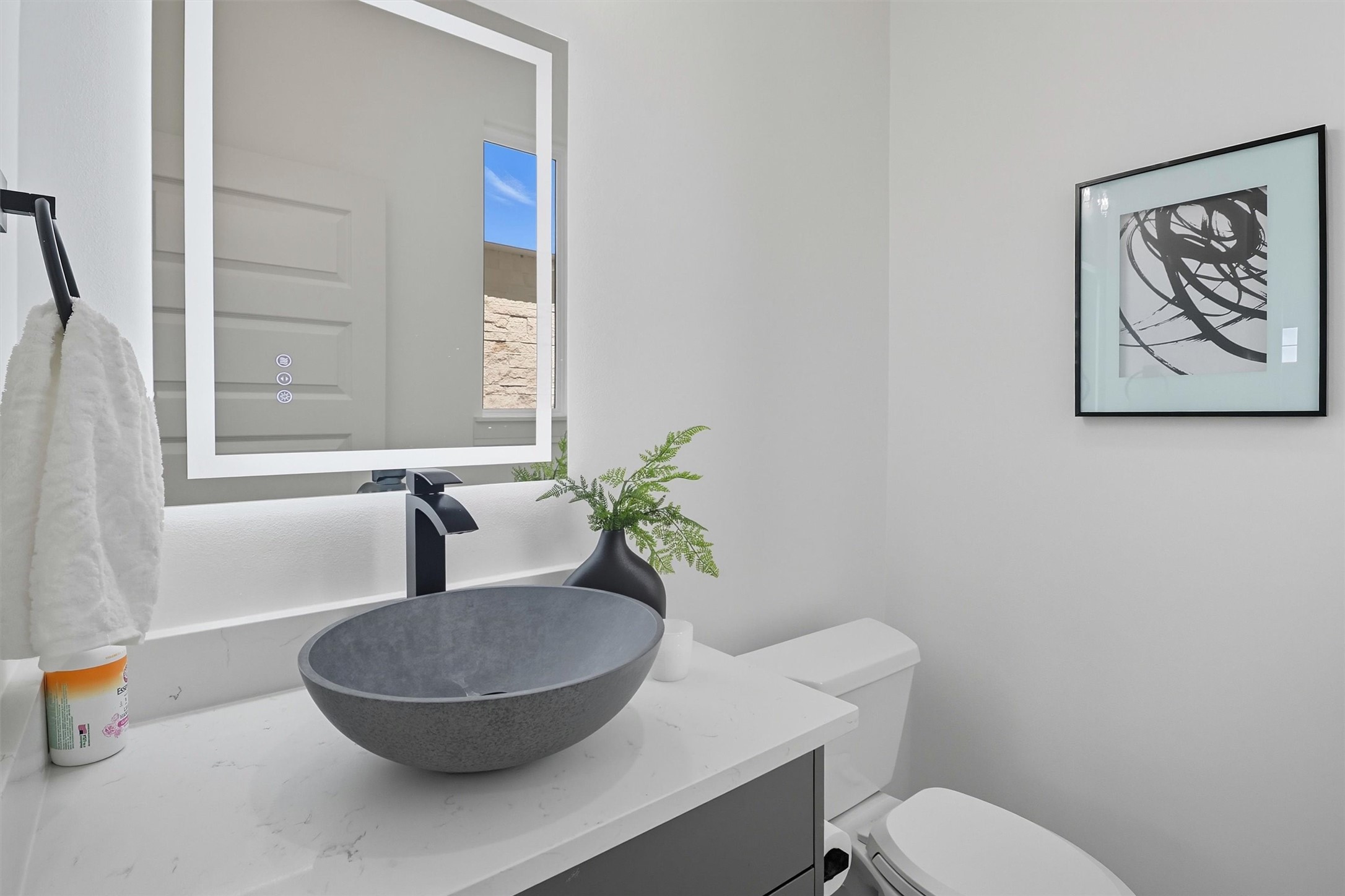2939 El Fenice Lane Houston, TX 77057 - Photo 26 of 48 a bathroom with a toilet and a sink