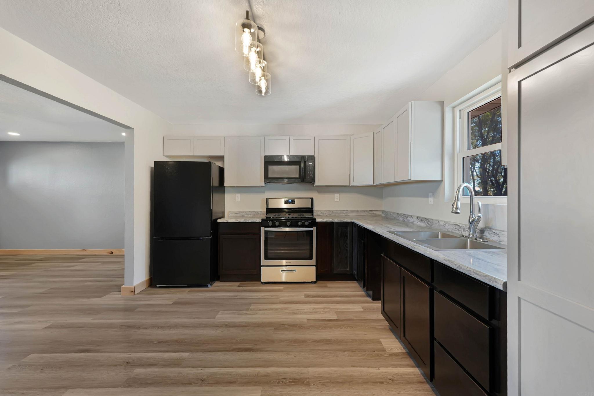 1634 11th Street Waterloo, IA 50702 - Photo 7 of 43 Gallery Image 7