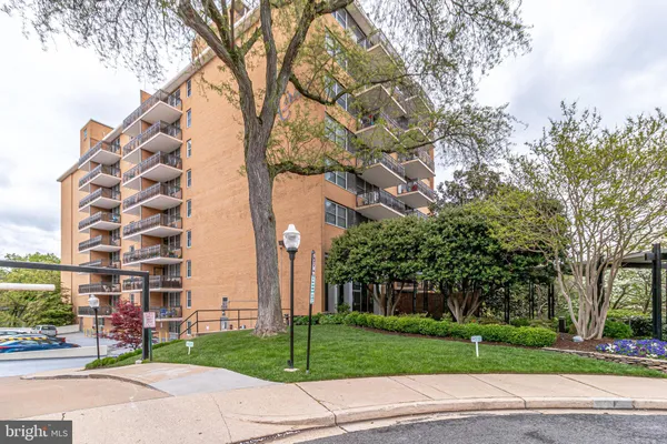 $219,000 | 2030 North Adams Street, Unit 1112, Arlington, VA 22201