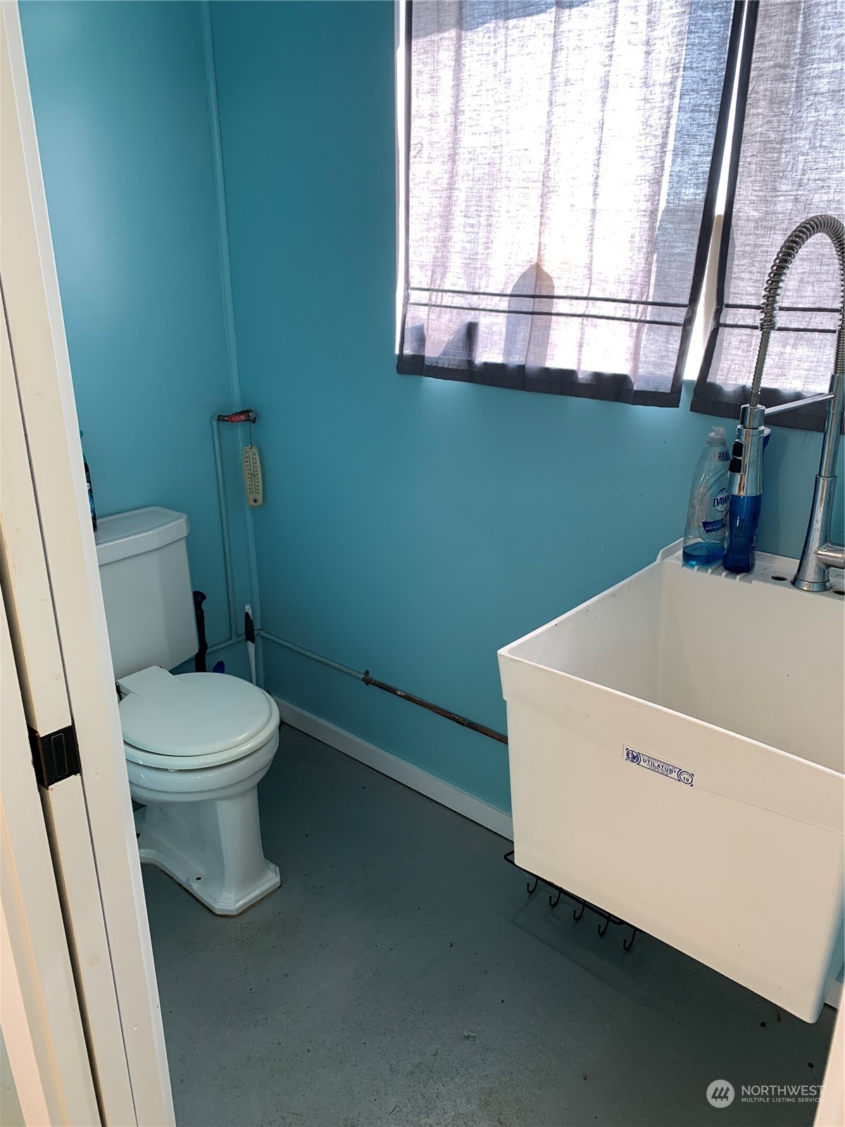 7445 Valley View Road Ferndale, WA 98248 - Photo 27 of 39 a bathroom with a toilet a sink and a window