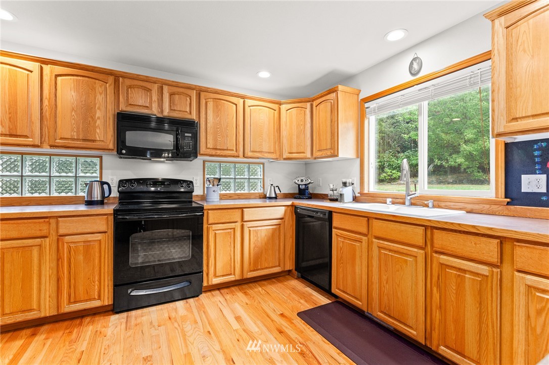 15295 Bandix Road Southeast Olalla, WA 98359 - Photo 12 of 40 Gallery Image 12