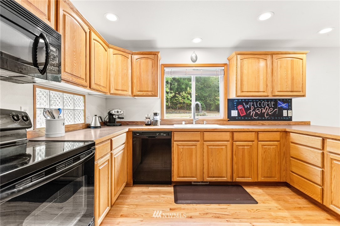 15295 Bandix Road Southeast Olalla, WA 98359 - Photo 13 of 40 Gallery Image 13