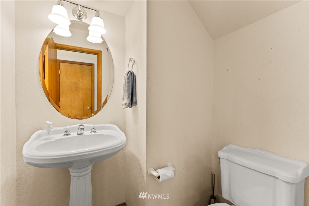 15295 Bandix Road Southeast Olalla, WA 98359 - Photo 15 of 40 Gallery Image 15