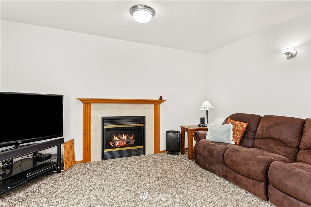 15295 Bandix Road Southeast Olalla, WA 98359 - Photo 5 of 40 Gallery Image 5