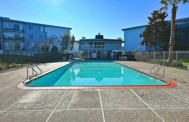 $475,000 | 960 Shorepoint Court, Unit 215, Alameda, CA 94501