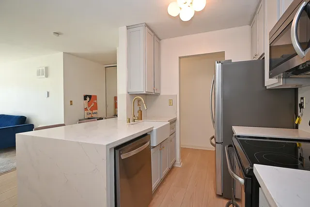 $475,000 | 960 Shorepoint Court, Unit 215, Alameda, CA 94501