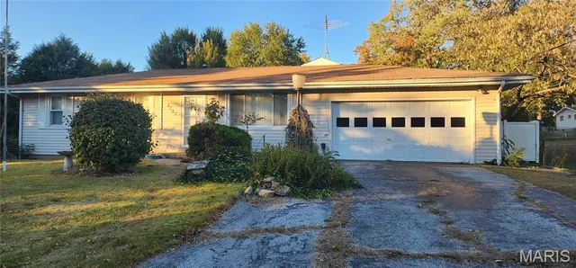 $180,000 | 8723 Nyflot Avenue, Hazelwood, MO 63042