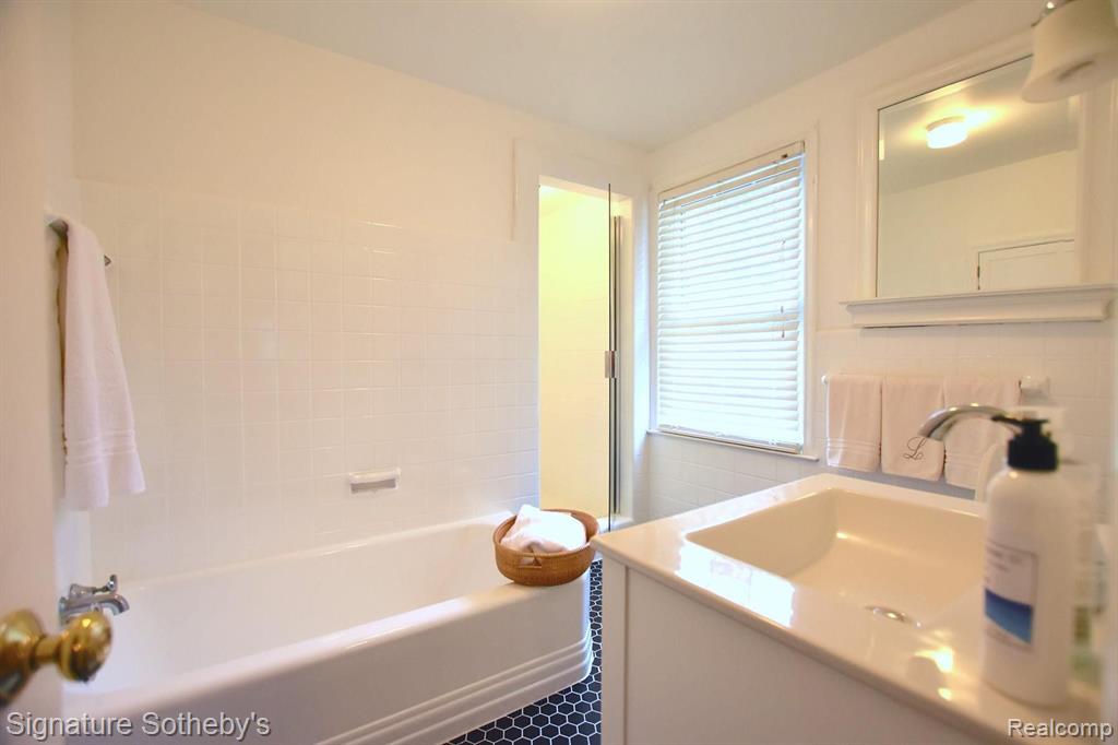 275 Hamilton Road Bloomfield Hills, MI 48301 - Photo 34 of 47