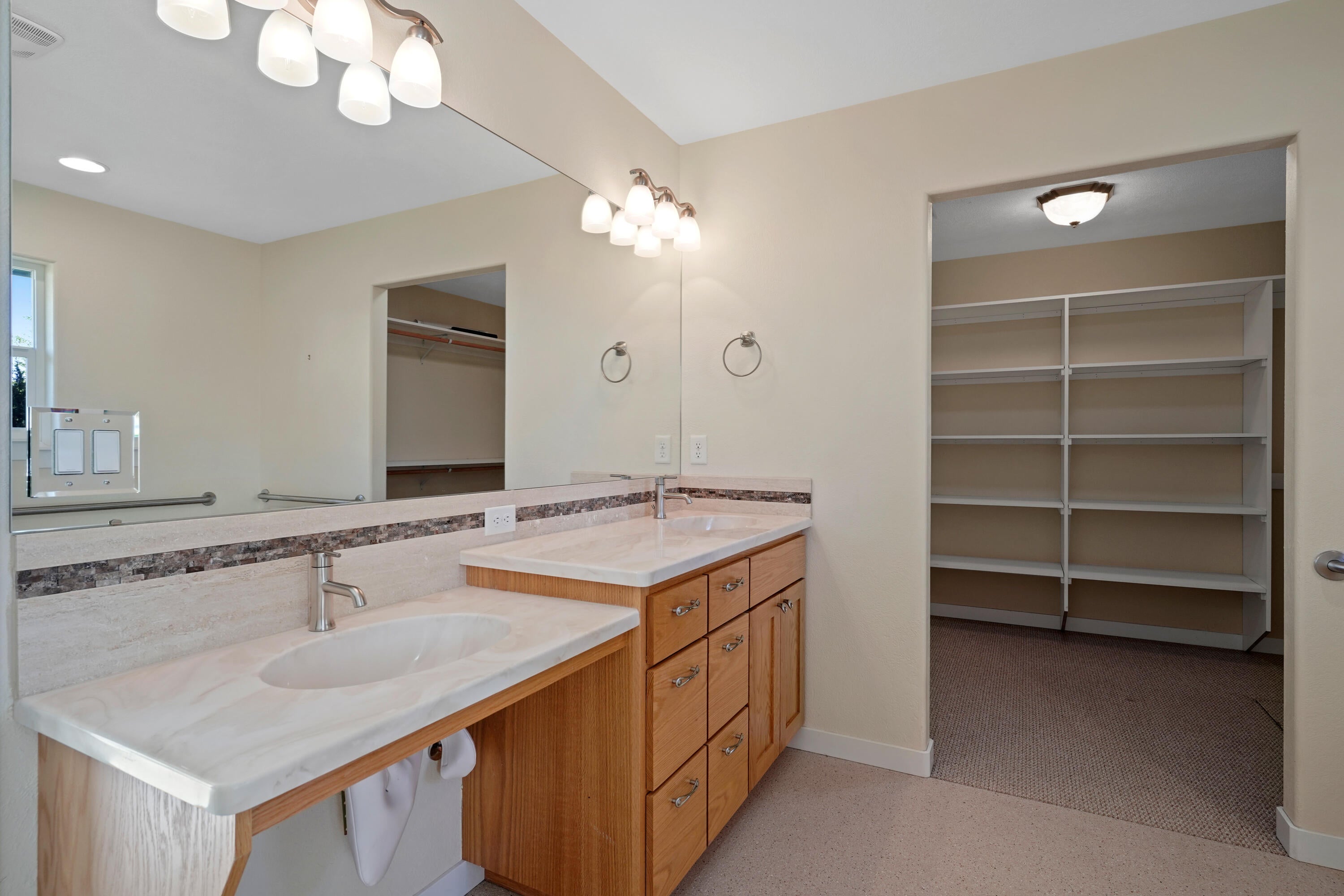 61530 Ward Road Bend, OR 97702 - Photo 39 of 43 ADU Sinks to Closet