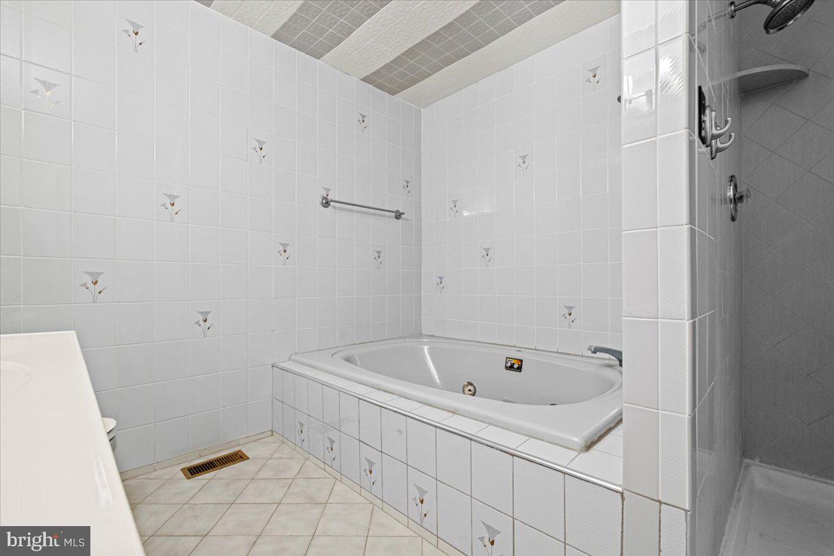 36 Christopher Road Voorhees, NJ 08043 - Photo 28 of 36