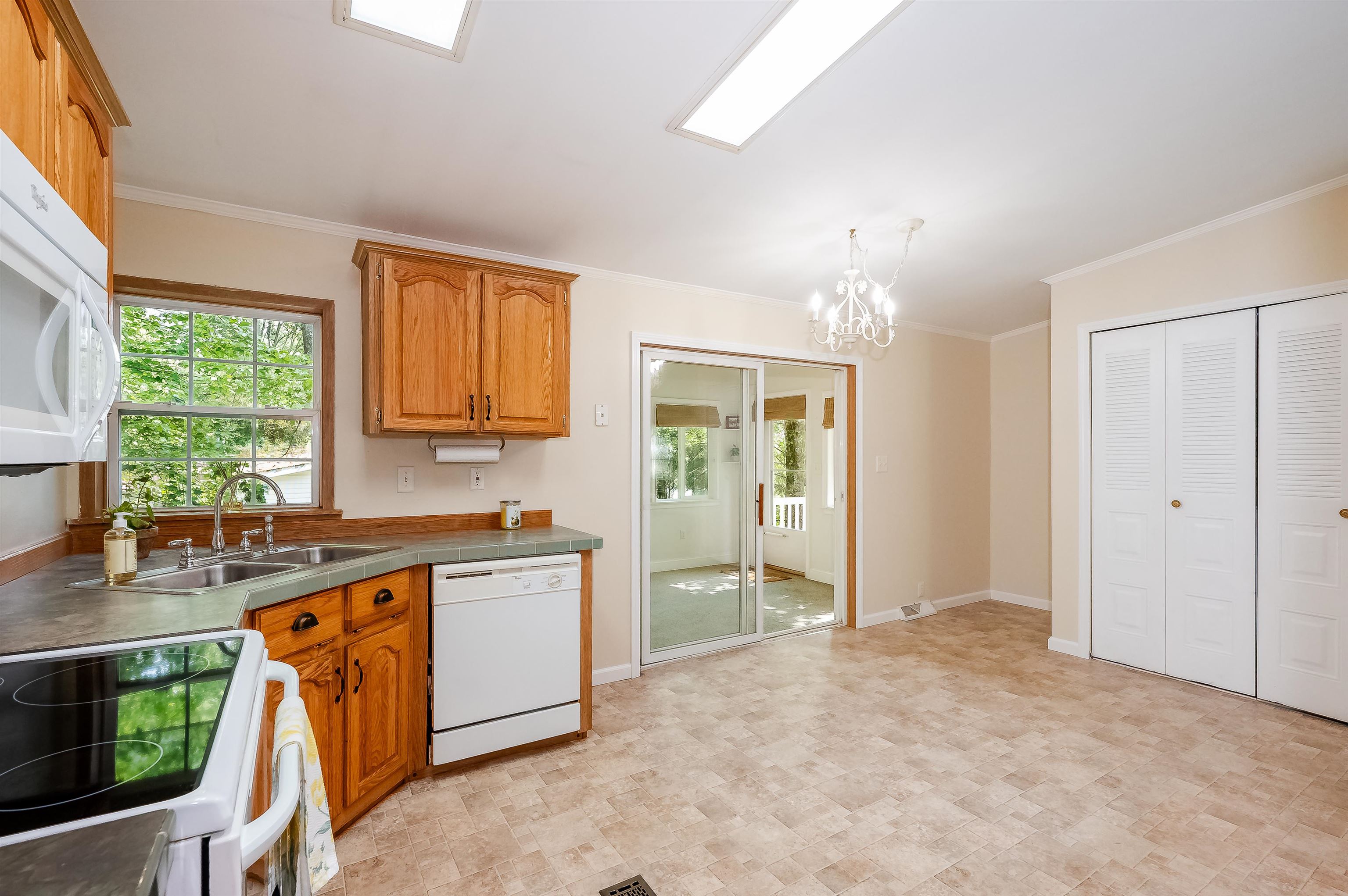 98 Eagle Drive Rochester, NH 03868 - Photo 19 of 35