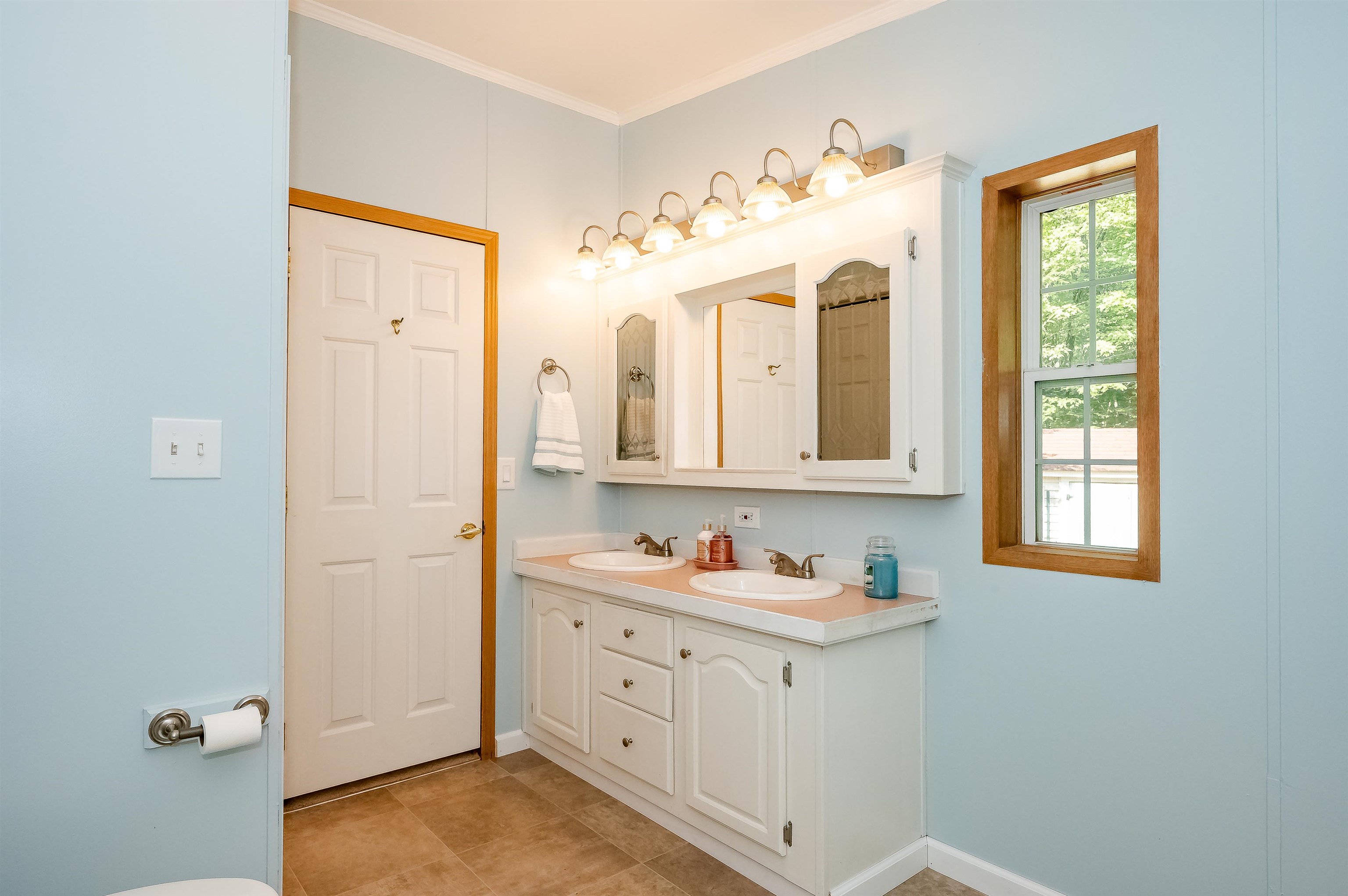 98 Eagle Drive Rochester, NH 03868 - Photo 10 of 35