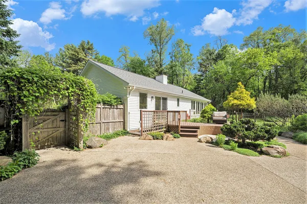 $899,999 | 8856 North 42nd Street, Augusta, MI 49012