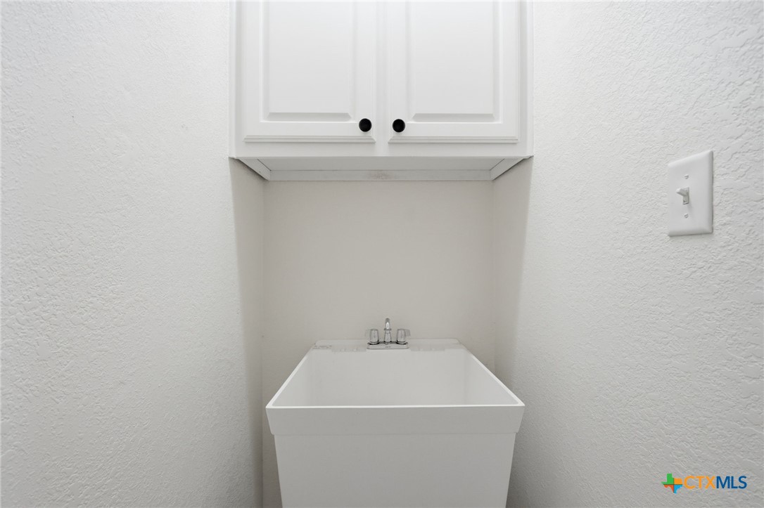 4703 Sunflower Lane Temple, TX 76502 - Photo 31 of 35 a utility room with washing machine