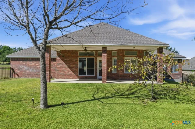 a view of a house with a backyard