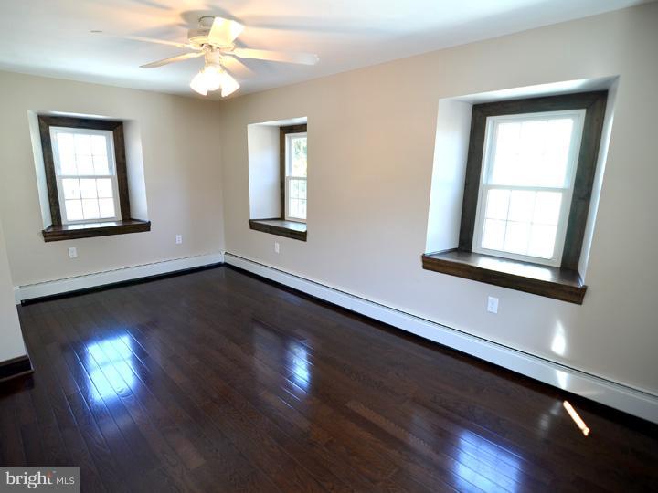 848 Upton Road Aston, PA 19014 - Photo 17 of 25 Bedroom - Main