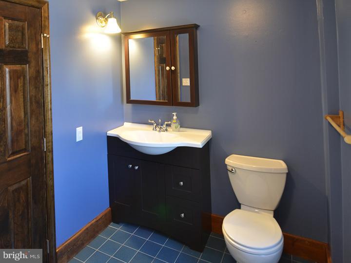 848 Upton Road Aston, PA 19014 - Photo 18 of 25 Bathroom