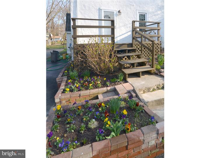 848 Upton Road Aston, PA 19014 - Photo 3 of 25 Exterior Front