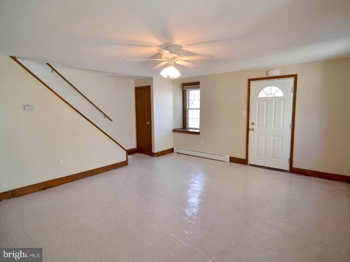 848 Upton Road Aston, PA 19014 - Photo 5 of 25 Living Room
