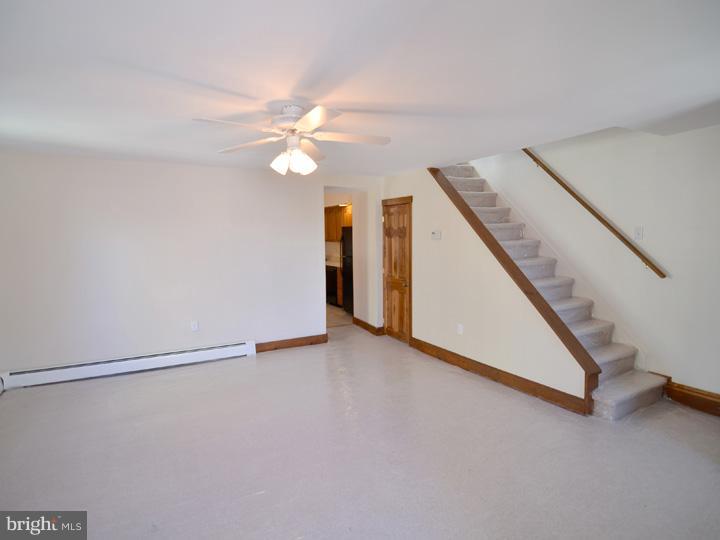 848 Upton Road Aston, PA 19014 - Photo 6 of 25 Living Room