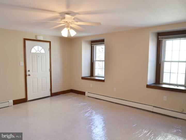 848 Upton Road Aston, PA 19014 - Photo 7 of 25 Living Room