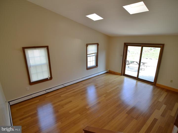 848 Upton Road Aston, PA 19014 - Photo 8 of 25 Dining Room