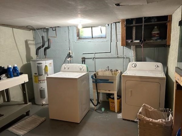 179 Powell Avenue Springfield, MA 01118 - Photo 27 of 30 a utility room with dryer and washer