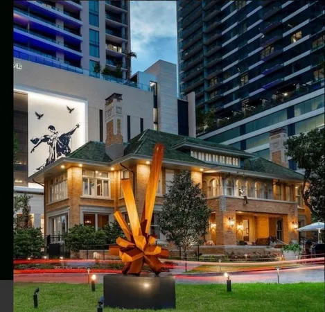 $2,014 | 3411 Yoakum Boulevard, Unit 2006, Houston, TX 77006