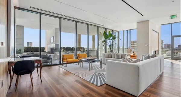 $2,014 | 3411 Yoakum Boulevard, Unit 2006, Houston, TX 77006