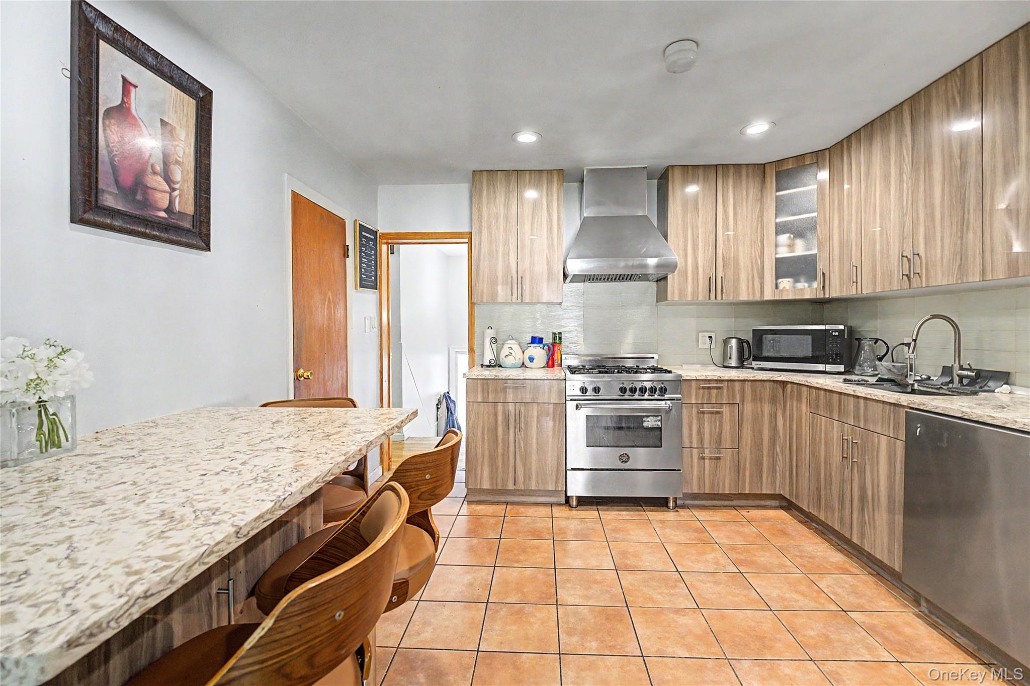 173 North Marginal Road Jericho, NY 11753 - Photo 8 of 23