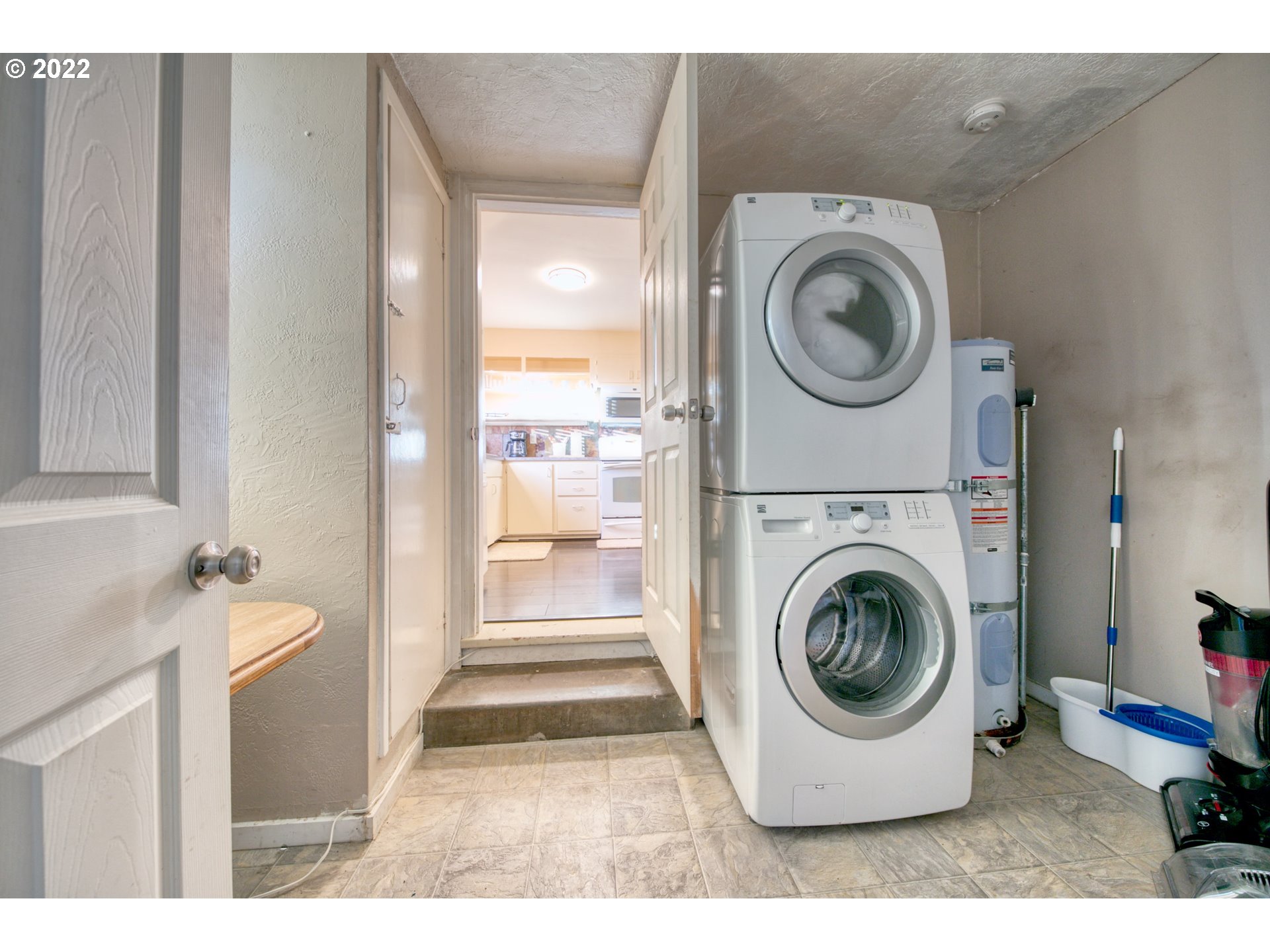 3212 Oriole Street Springfield, OR 97477 - Photo 9 of 20 a utility room with dryer and washer