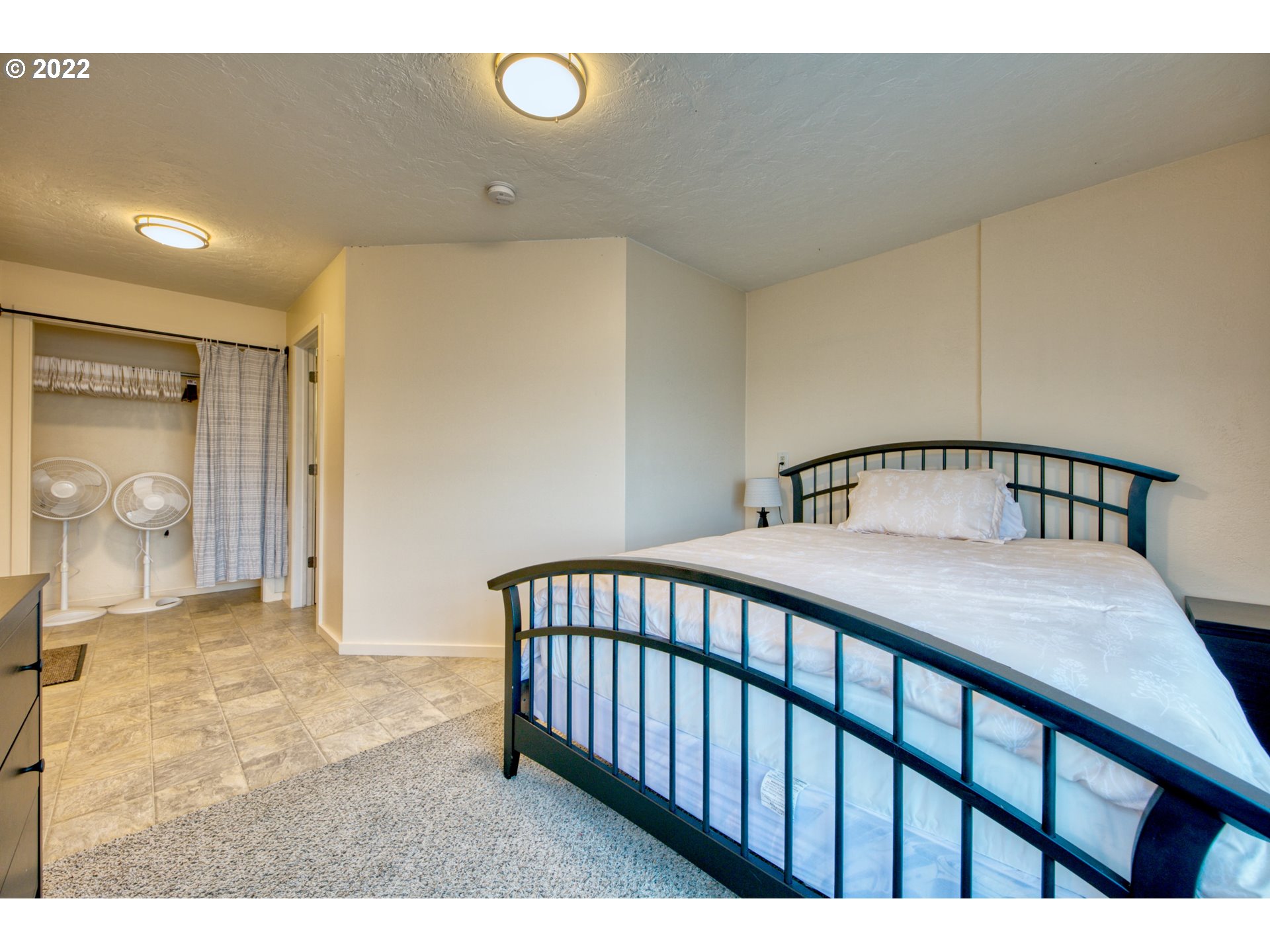 3212 Oriole Street Springfield, OR 97477 - Photo 10 of 20 a bedroom with a bed and window