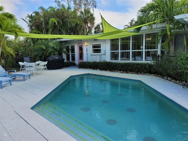 $1,095,000 | 8010 Marina Drive, Holmes Beach, FL 34217