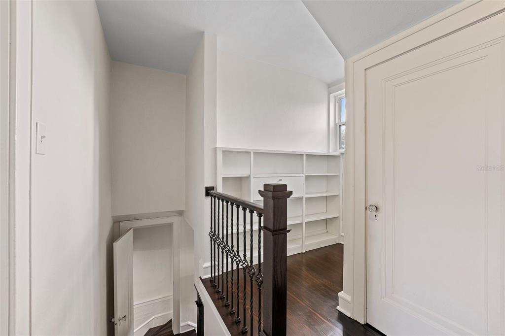 1689 Lakeshore Drive Eustis, FL 32726 - Photo 41 of 76 a view of a hallway with wooden floor and a window
