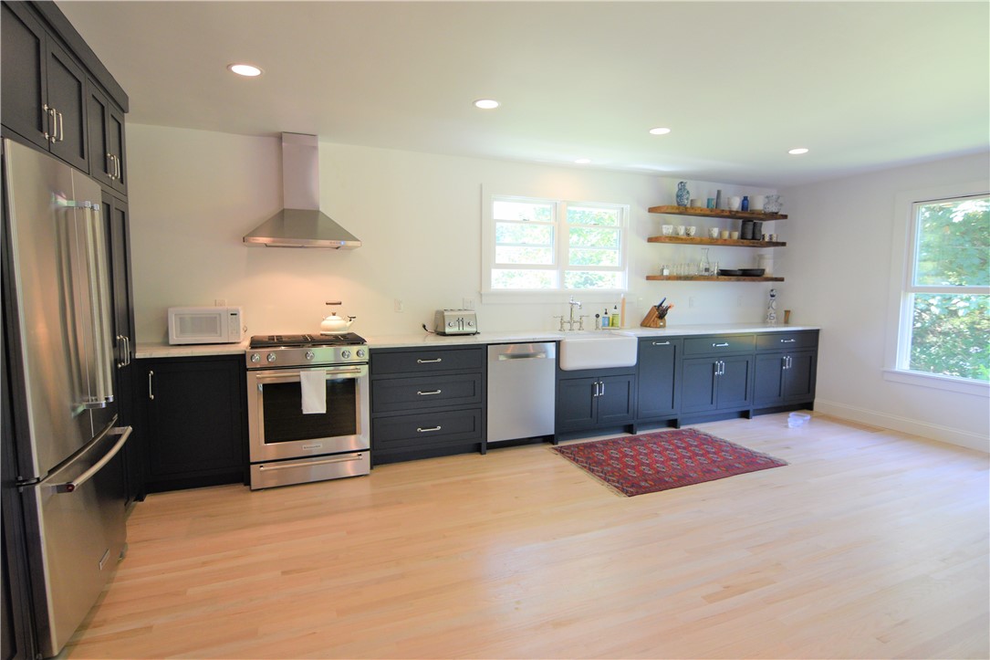 197 Coggeshall Avenue Newport, RI 02840 - Photo 21 of 45