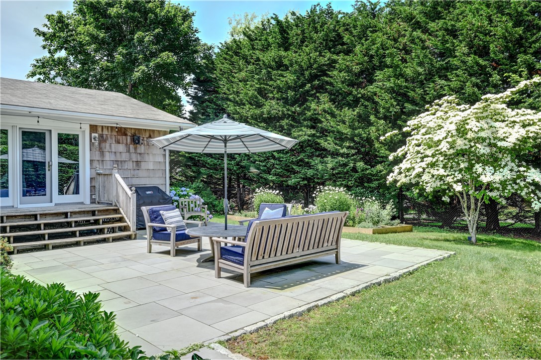 197 Coggeshall Avenue Newport, RI 02840 - Photo 3 of 45