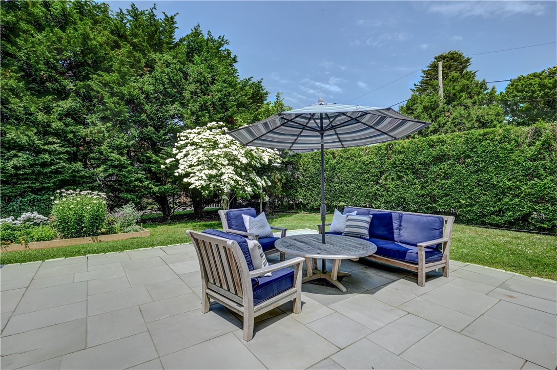 197 Coggeshall Avenue Newport, RI 02840 - Photo 4 of 45