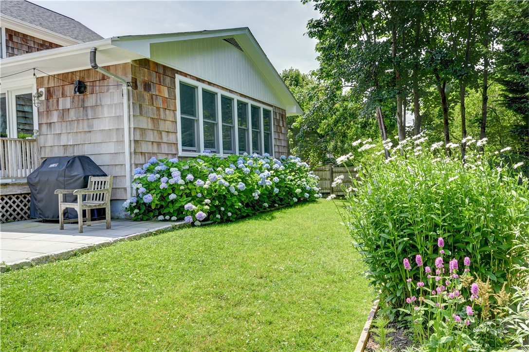 197 Coggeshall Avenue Newport, RI 02840 - Photo 5 of 45