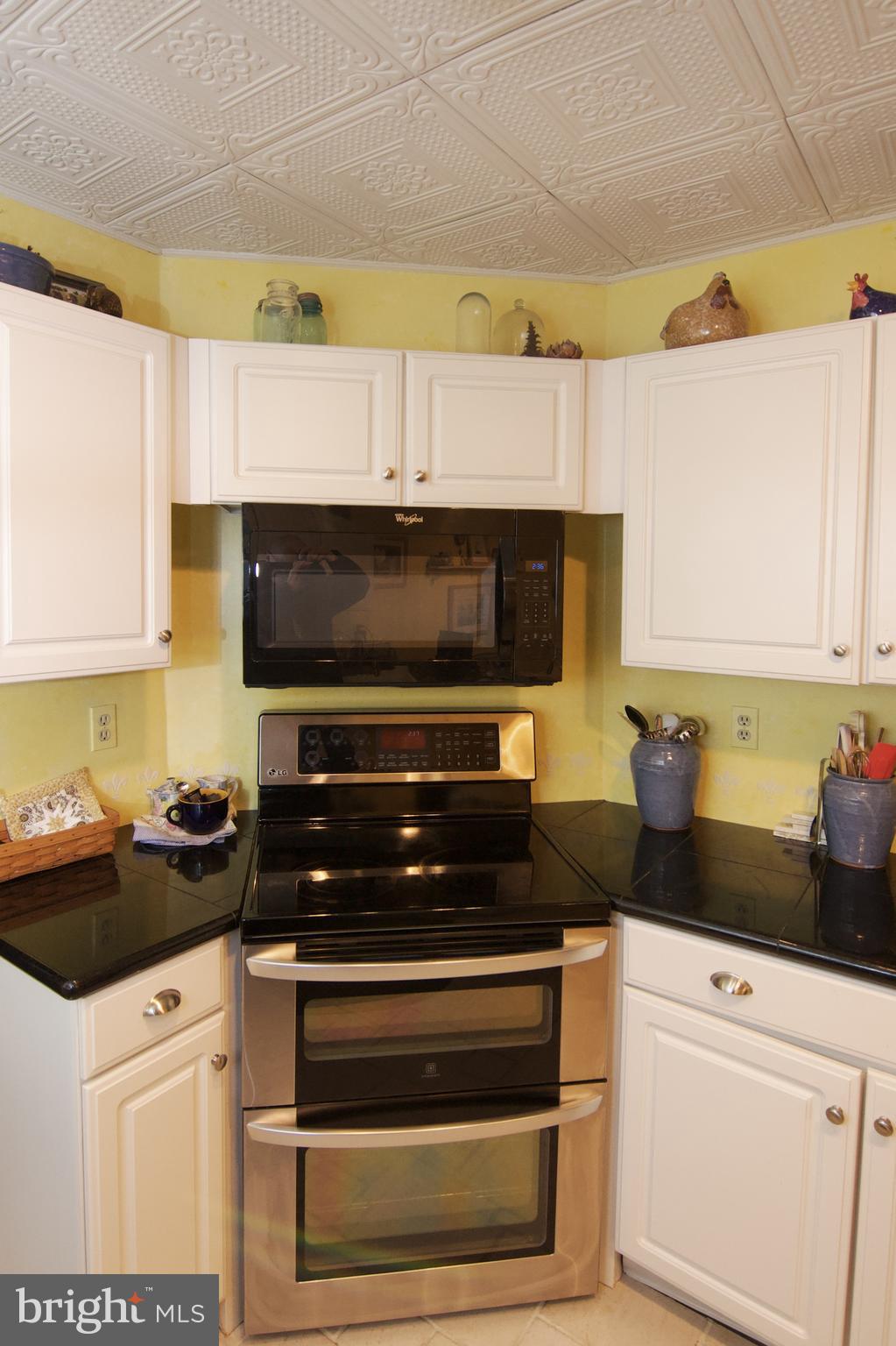 162 Hawthorne Court Reading, PA 19610 - Photo 16 of 32 a kitchen with a sink and cabinets